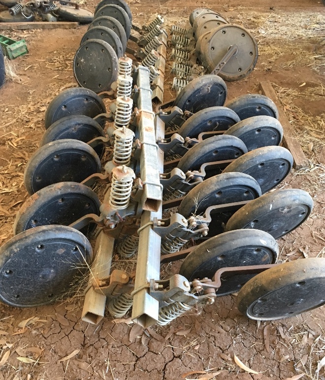 35 x 16" Manutec Press Wheels Machinery & Equipment